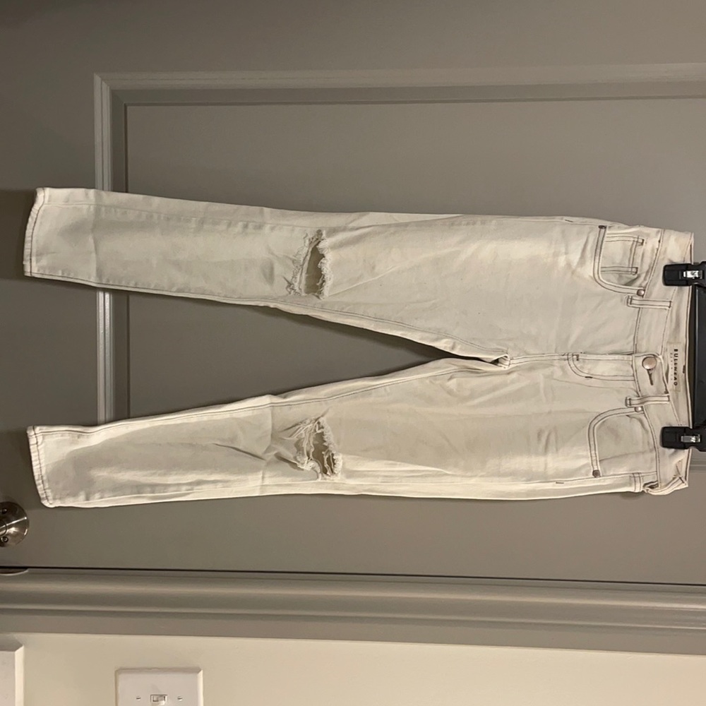 Bullhead skinny boyfriend very light wash jeans with rips at knees. Never worn